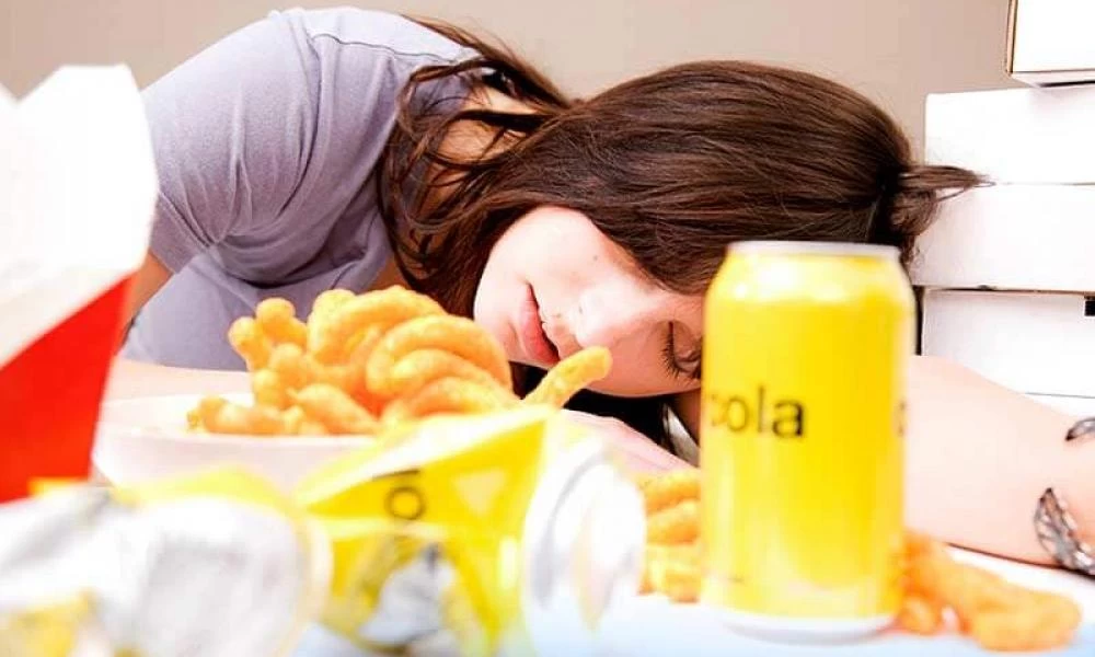 Παχαίνουμε τρώγοντας πριν κοιμηθούμε: Που οφείλετε η διάδοση του μύθου